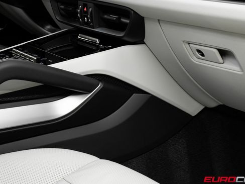 Used 2025 Porsche Cayenne Turbo image 37