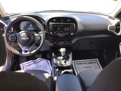 Used 2024 Kia Soul LX FWD image 16