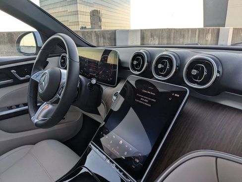 Used 2025 Mercedes-Benz C 300 Sedan image 19