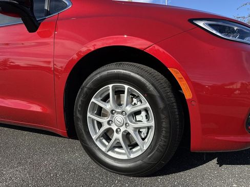 New 2026 Chrysler Pacifica Select image 10