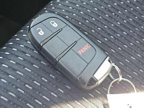 Used 2017 Dodge Journey SE w/ Flexible Seating Group image 32