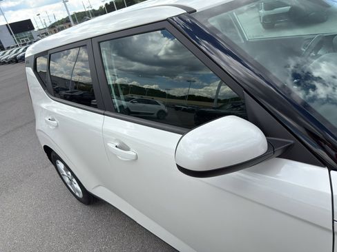 Used 2022 Kia Soul LX w/ Technology Package FWD image 16
