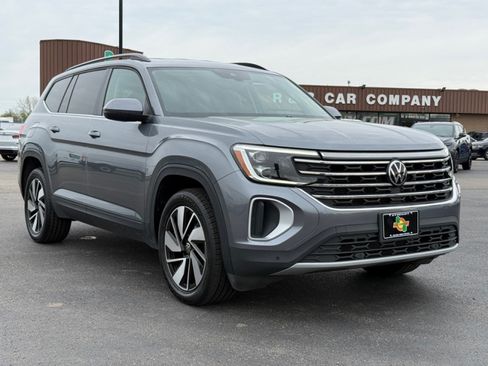 Used 2025 Volkswagen Atlas SE AWD/4WD image 2
