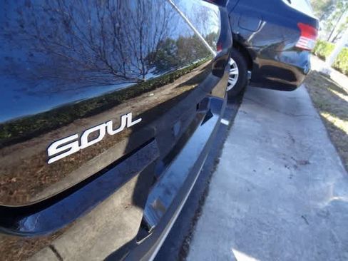 Used 2023 Kia Soul LX image 7