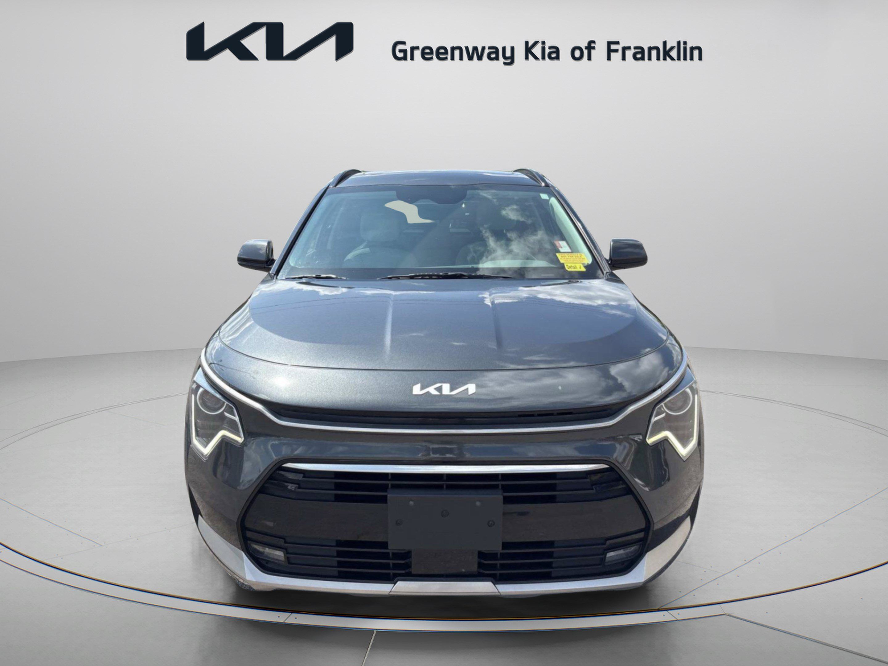Used 2023 Kia Niro EX Touring FWD image 2