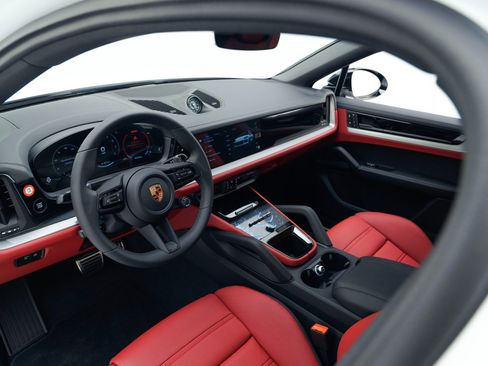 New 2026 Porsche Cayenne S image 4