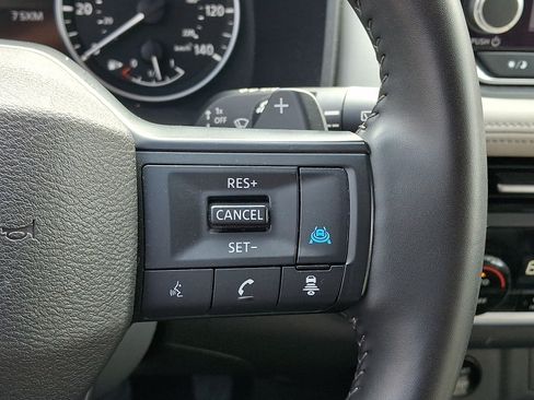 Used 2025 Nissan Rogue SV AWD/4WD image 23