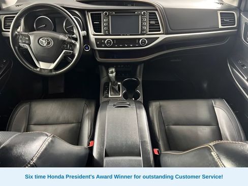Used 2018 Toyota Highlander Limited image 3
