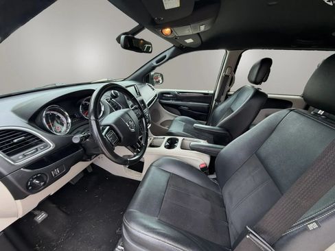 Used 2020 Dodge Grand Caravan SXT FWD image 20