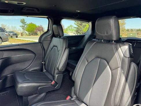 New 2026 Chrysler Pacifica Select FWD image 16