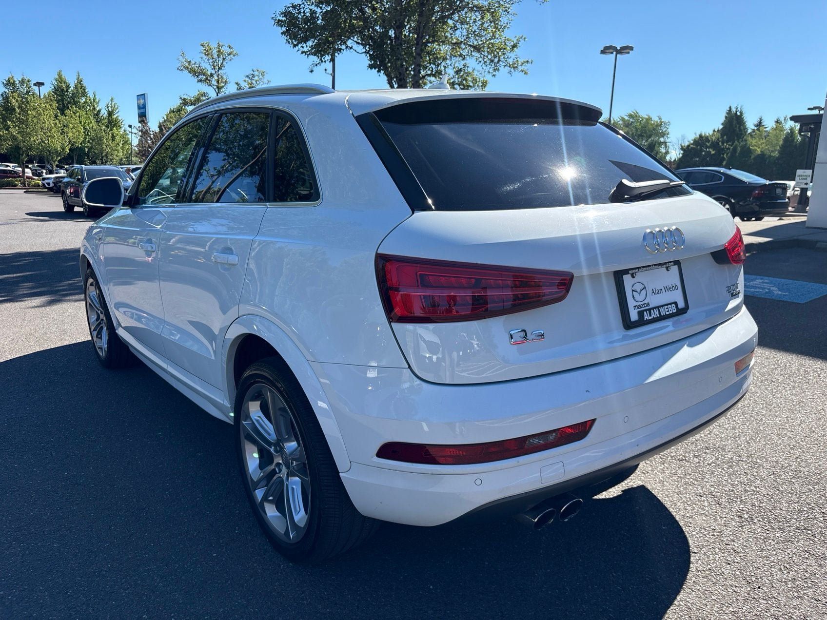 Used 2018 Audi Q3 2.0T Premium Plus w/ Premium Plus Package AWD/4WD image 2