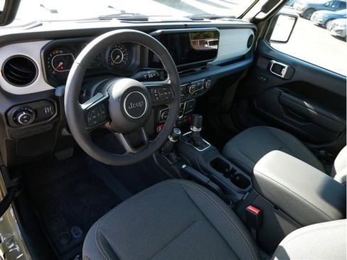 New 2025 Jeep Gladiator Willys image 14