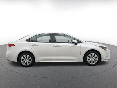 Used 2025 Toyota Corolla LE FWD image 10