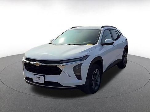 Used 2025 Chevrolet Trax LT image 4