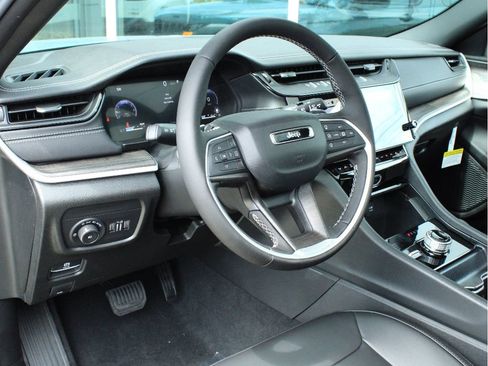 New 2026 Jeep Grand Cherokee L Limited w/ Limited Altitude Package AWD/4WD image 12