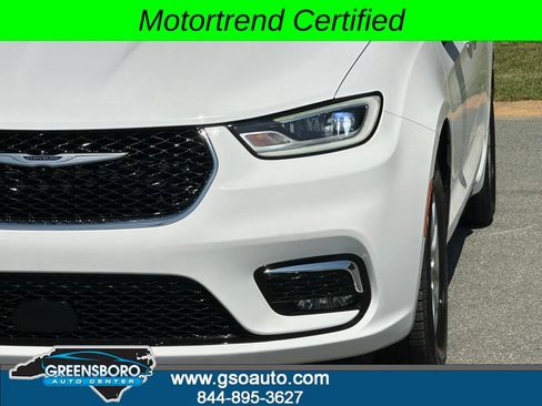 Used 2024 Chrysler Pacifica Touring-L FWD image 41