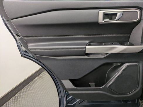 Used 2022 Ford Explorer XLT w/ Equipment Group 202A image 21