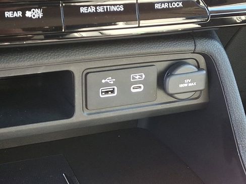 Used 2025 Honda Pilot EX-L image 26