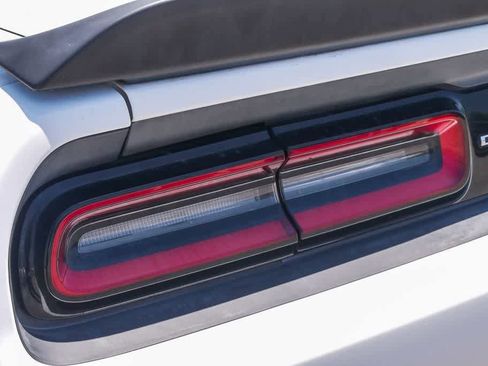 Used 2017 Dodge Challenger R/T RWD image 11