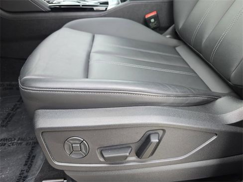 Used 2025 Audi Q5 Premium w/ Convenience Package image 32