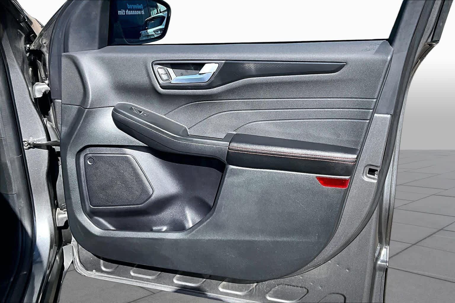 Certified 2022 Ford Escape SEL w/ SEL Stealth AWD Package image 23