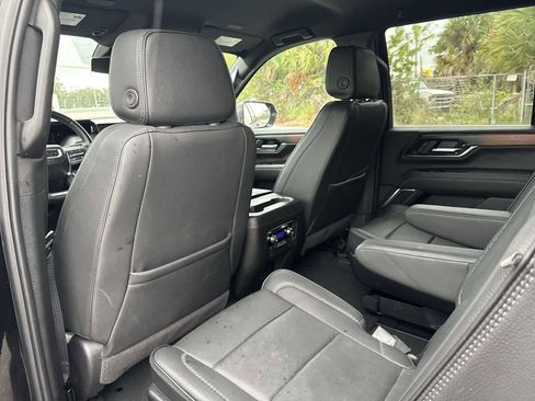 Used 2025 GMC Yukon Denali image 16