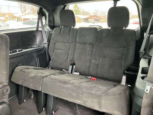 Used 2017 Dodge Grand Caravan SE image 12