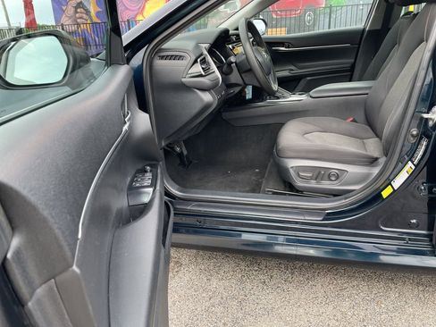 Used 2020 Toyota Camry LE FWD image 4