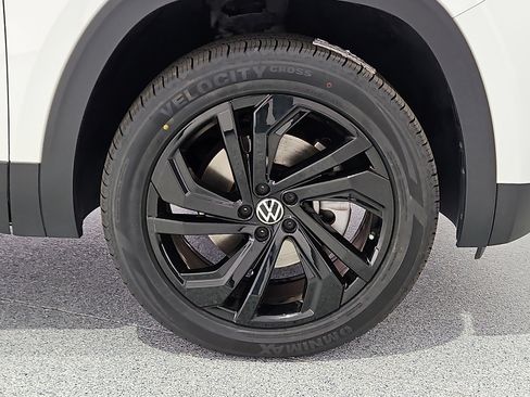 Certified 2023 Volkswagen Atlas SE w/ Panoramic Sunroof Package FWD image 5