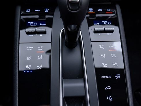 Certified 2026 Porsche Macan AWD/4WD image 27