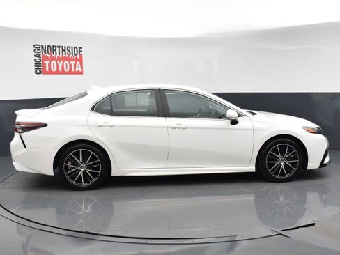 Used 2024 Toyota Camry SE w/ Cold Weather Package image 5