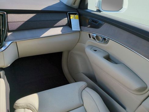 New 2026 Volvo XC90 B6 Ultra w/ Protection Package image 24