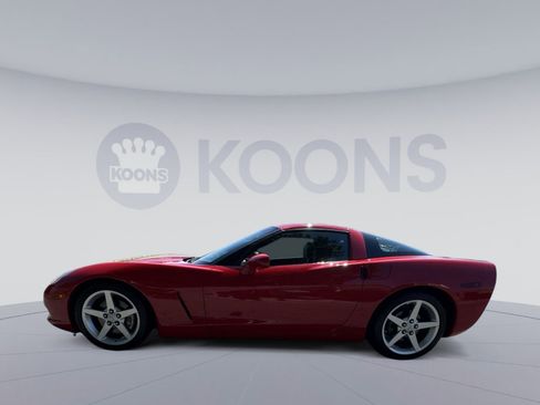 Used 2005 Chevrolet Corvette Coupe w/ Preferred Equipment Group RWD image 2