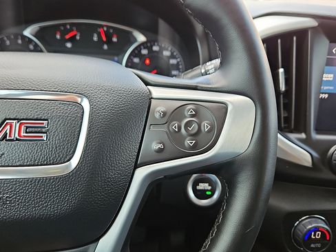 Used 2024 GMC Terrain SLT image 19