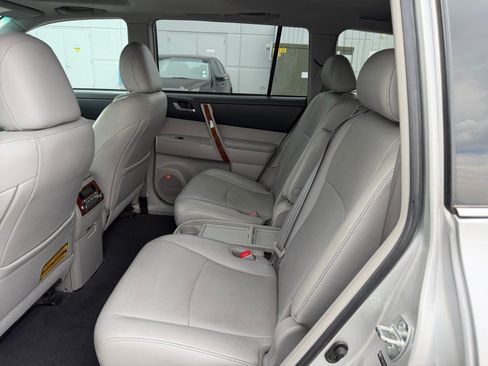 Used 2012 Toyota Highlander Limited w/ Tow Pkg AWD/4WD image 17