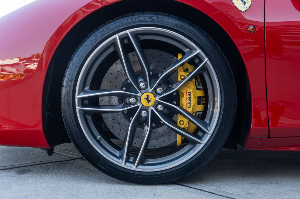 Used 2018 Ferrari 488 Spider RWD image 14