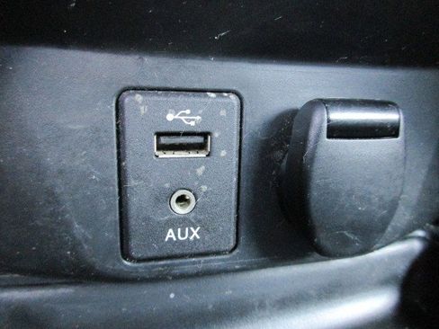 Used 2016 Nissan Rogue SV w/ SV Premium Package image 27