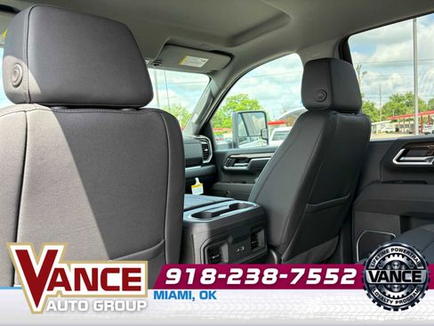 Used 2025 Chevrolet Silverado 2500 LT w/ Leather Package image 17