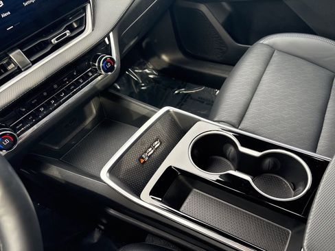 Used 2025 Chevrolet Equinox LT w/ Convenience Package II image 21