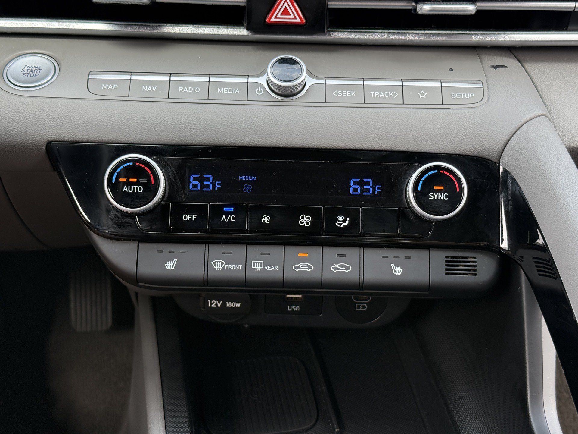 Used 2025 Hyundai Elantra SEL FWD image 18