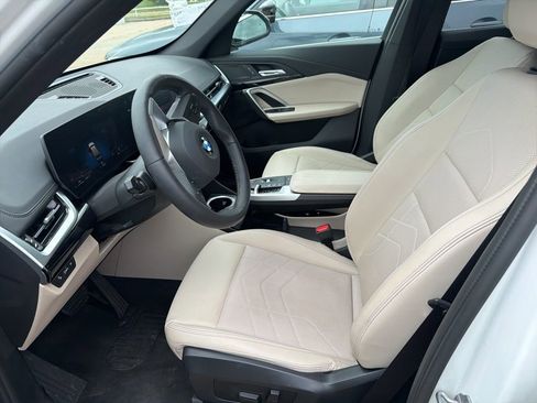 Used 2025 BMW X1 xDrive28i w/ Convenience Package AWD/4WD image 2