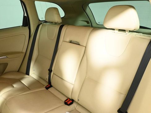 Used 2015 Volvo XC60 T5 image 4