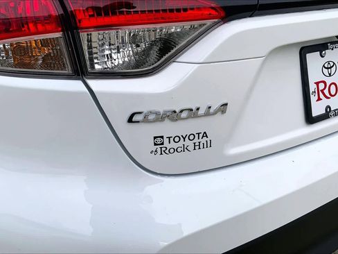 Used 2025 Toyota Corolla LE image 30