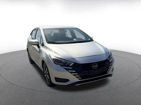 Used 2025 Nissan Versa SV FWD image 3