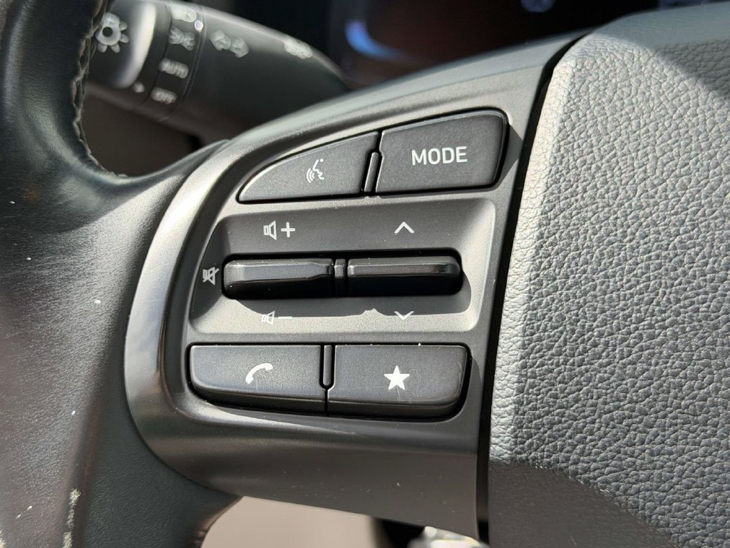 Certified 2024 Hyundai Venue SEL FWD image 21