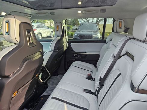 Used 2023 Rivian R1S Launch Edition image 22