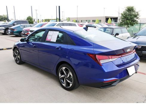 Used 2023 Hyundai Elantra SEL w/ Convenience Package FWD image 5