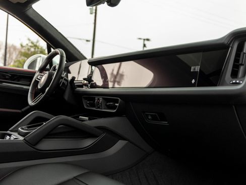 Certified 2026 Porsche Cayenne GTS AWD/4WD image 45
