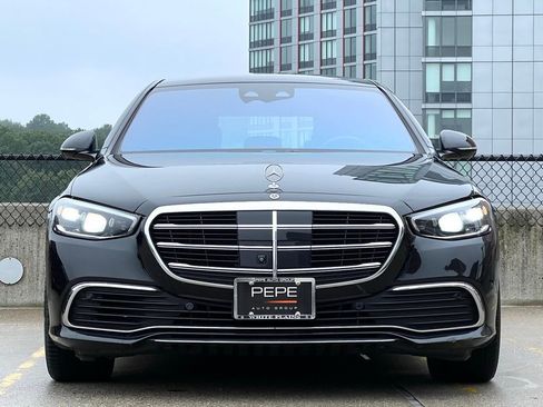 Used 2023 Mercedes-Benz S 580 4MATIC Sedan image 3
