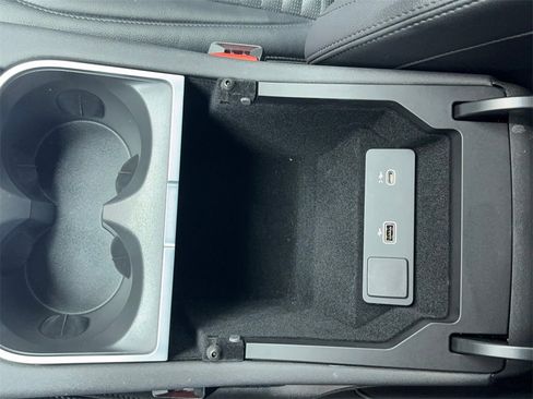 Used 2023 Land Rover Discovery Sport SE image 34